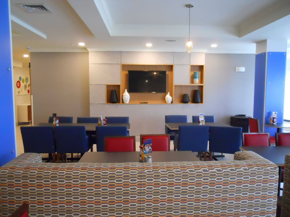 Holiday Inn Express Bethlehem Airport Allentown Area 68/80