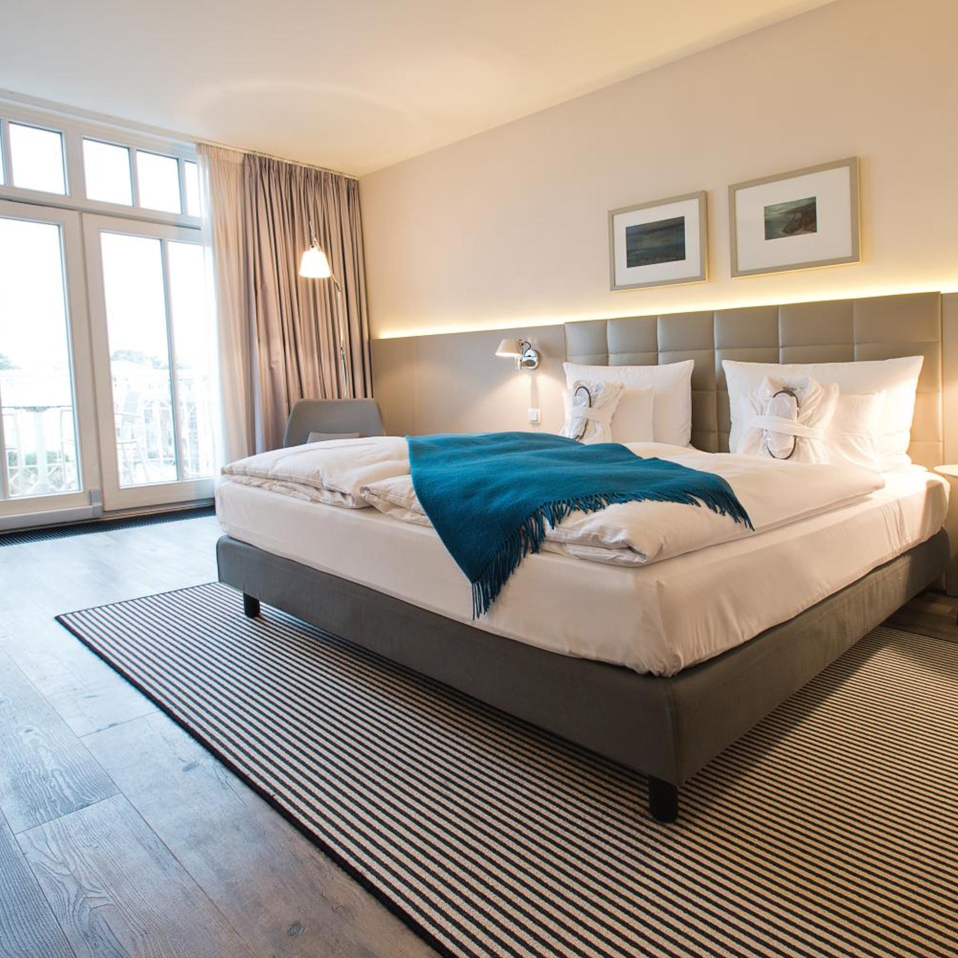 Room, Double Bed, Lateral Side Sea View, Balcony