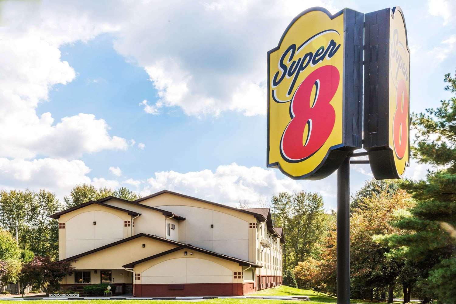 Super 8 By Wyndham Stroudsburg 1/9