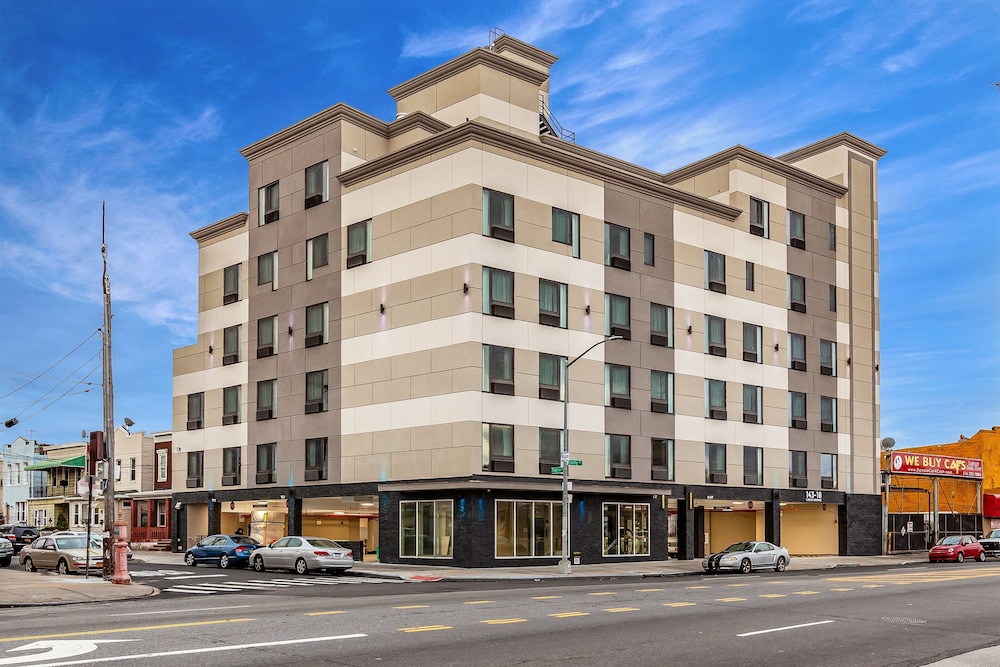 Van Wyck Hotel & Suites Near JFK Airport 5/46