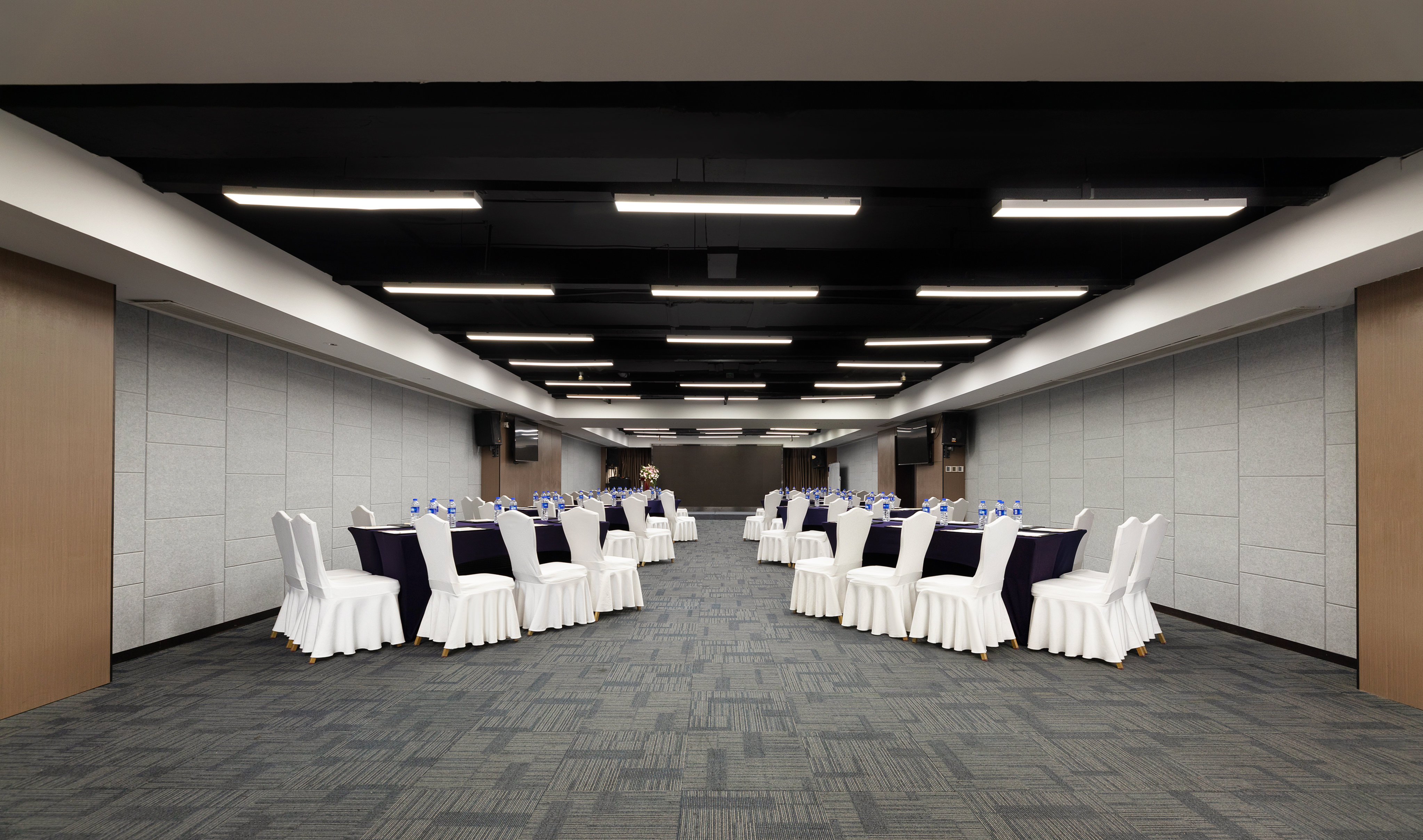 HOLIDAY INN EXPRESS CHENGDU WUHOU 43/48