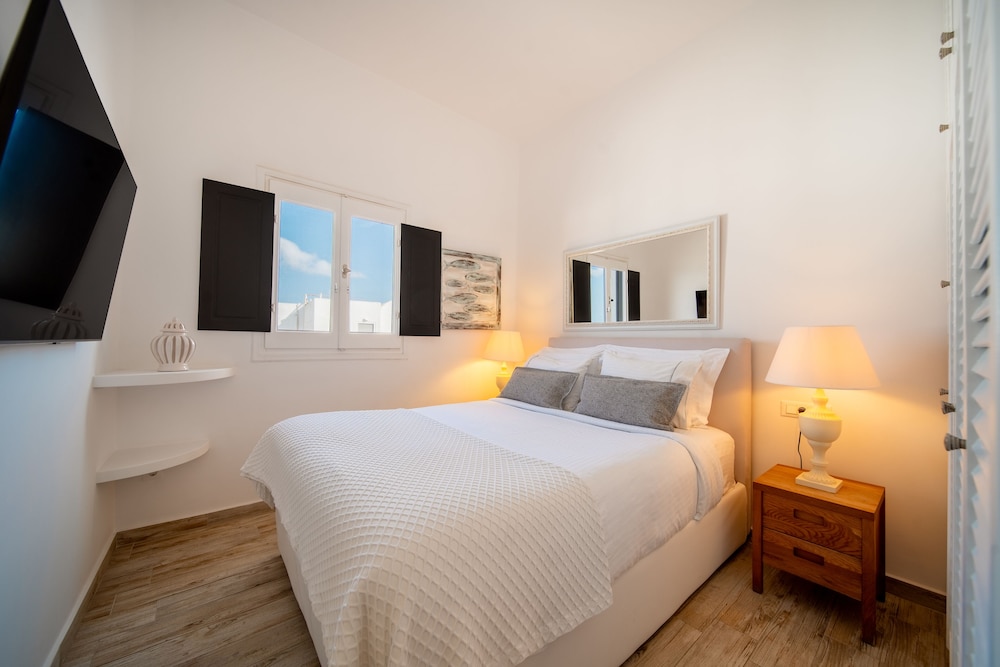 2 Bedrooms, Apartment, King Bed, Lateral Side Sea View