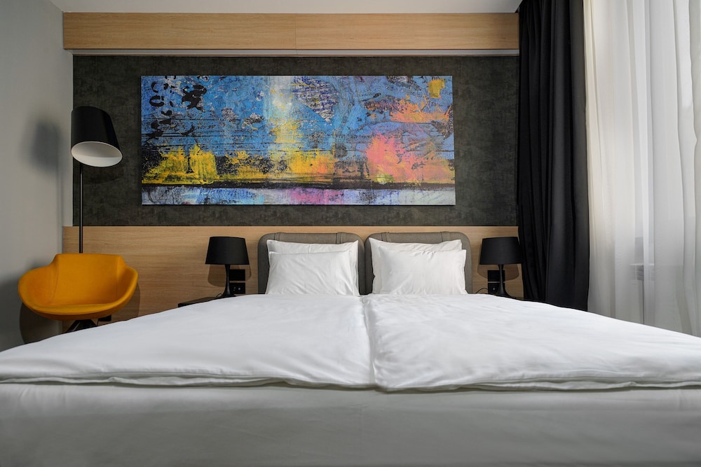Maccani Luxury Suites 73/85