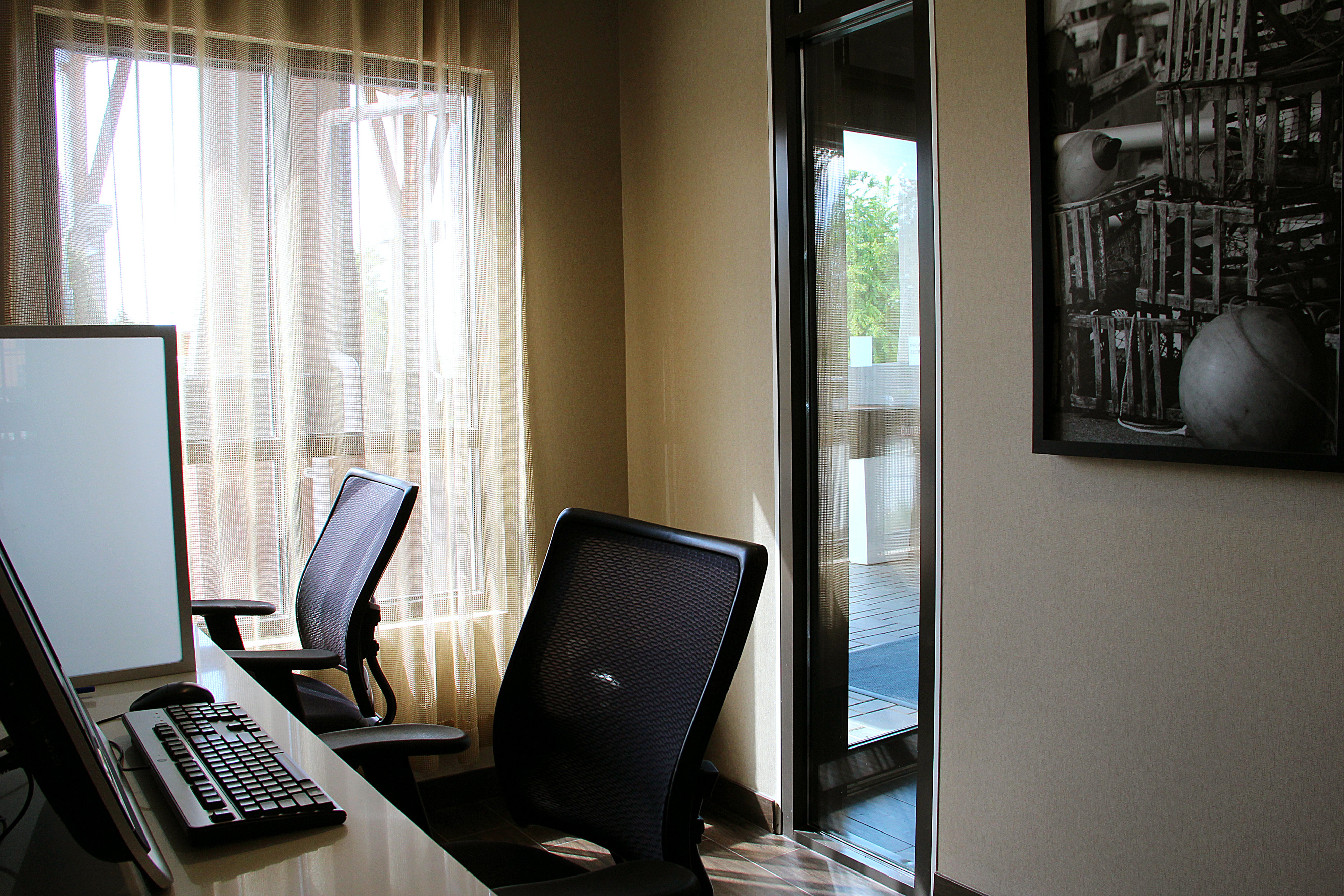Holiday Inn Express Suites Riverport 68/76