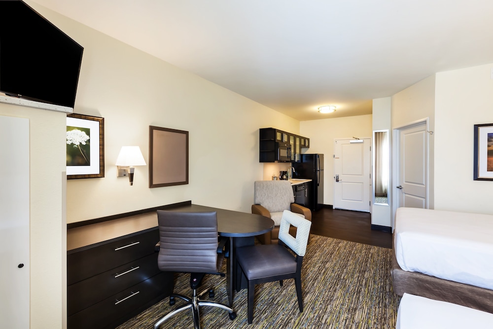 CANDLEWOOD SUITES LENEXA - OVERLAND PARK AREA 46/69