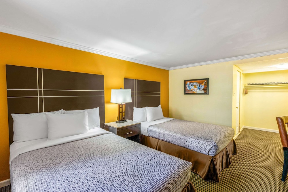 Econo Lodge Beach And Boardwalk 6/14