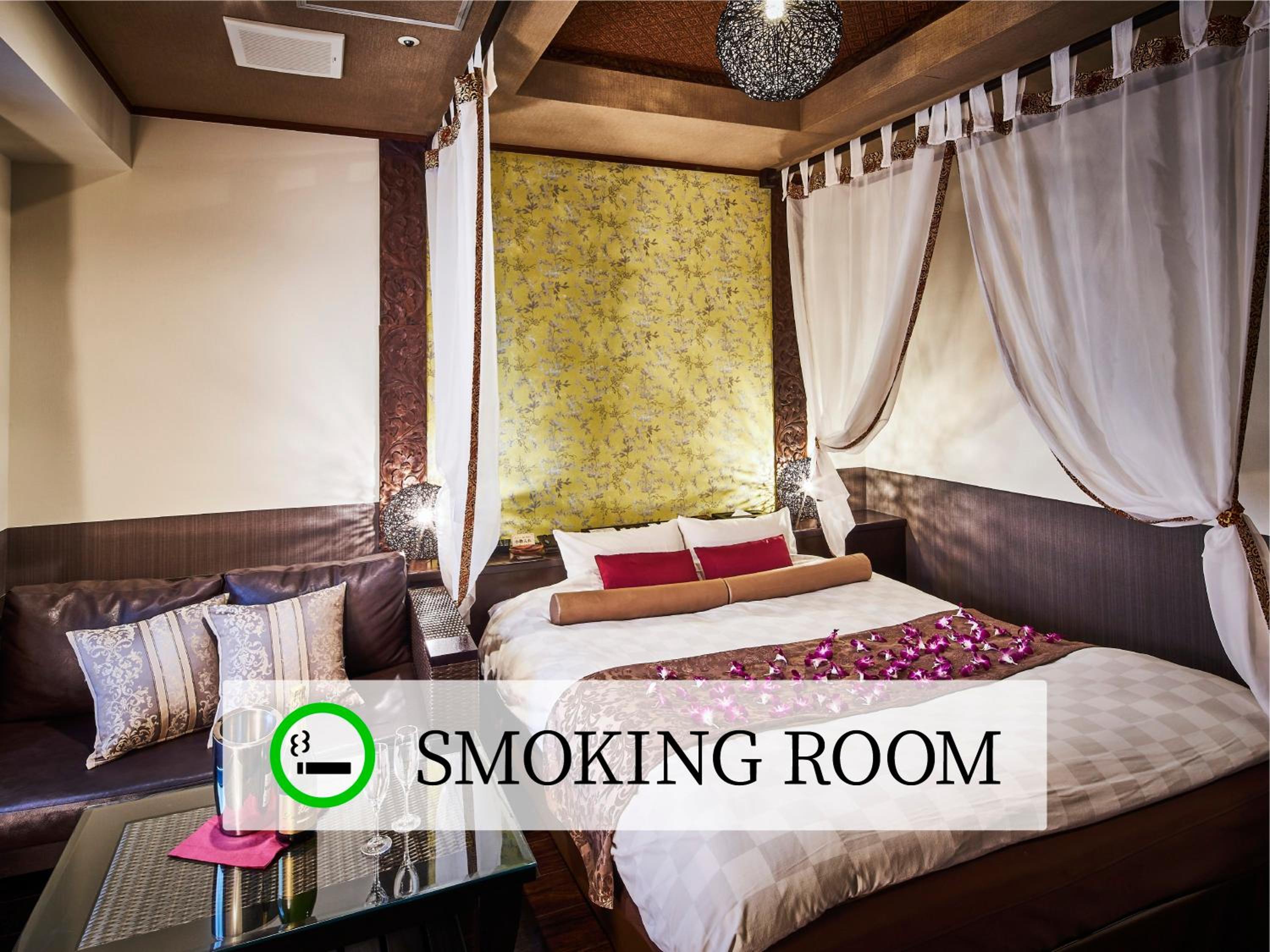Canopy, King Bed, Private Bathroom, Smoking