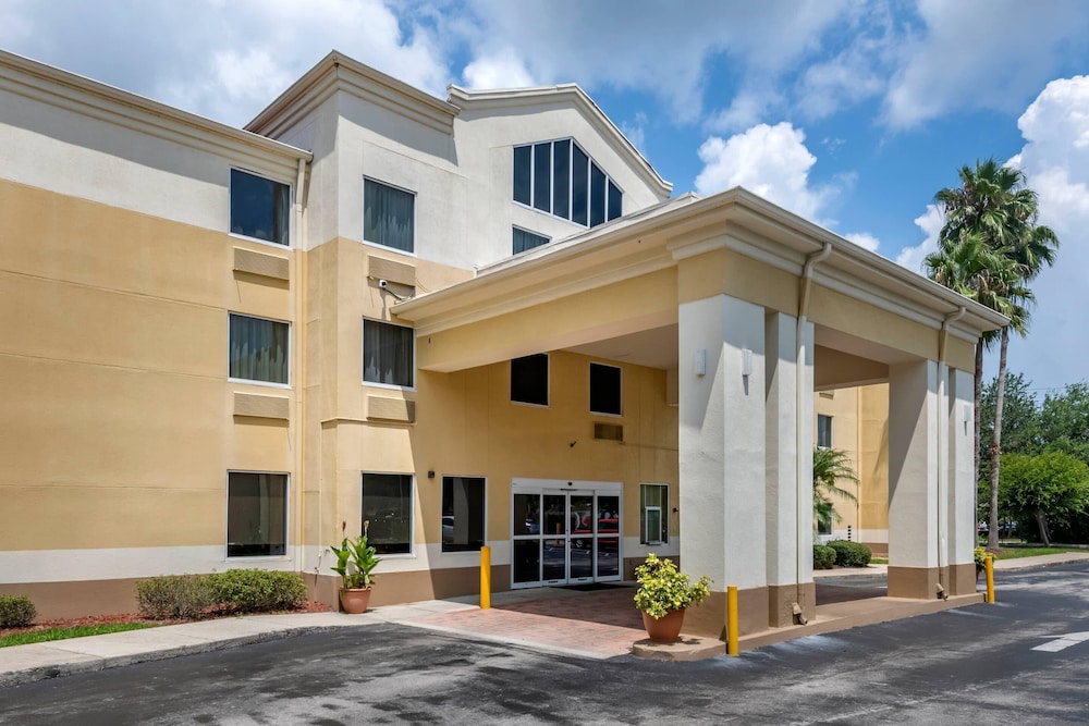 Comfort Inn & Suites DeLand - near University in DELAND - FL