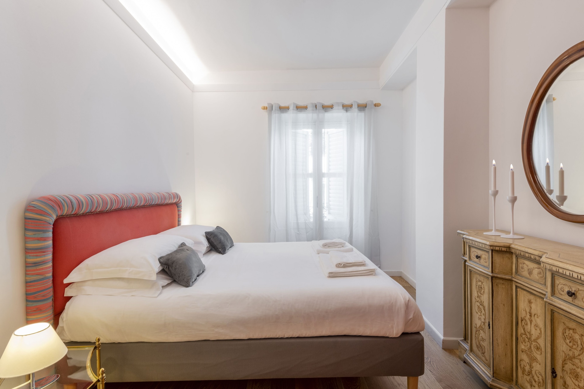 Straus, Suite, Queen Bed, Sofa