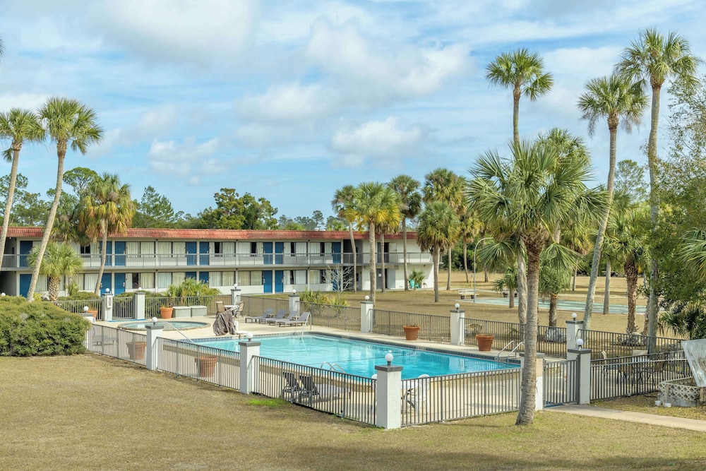 Motel6 Spring Hill, FL - Weeki Wachee 50/64