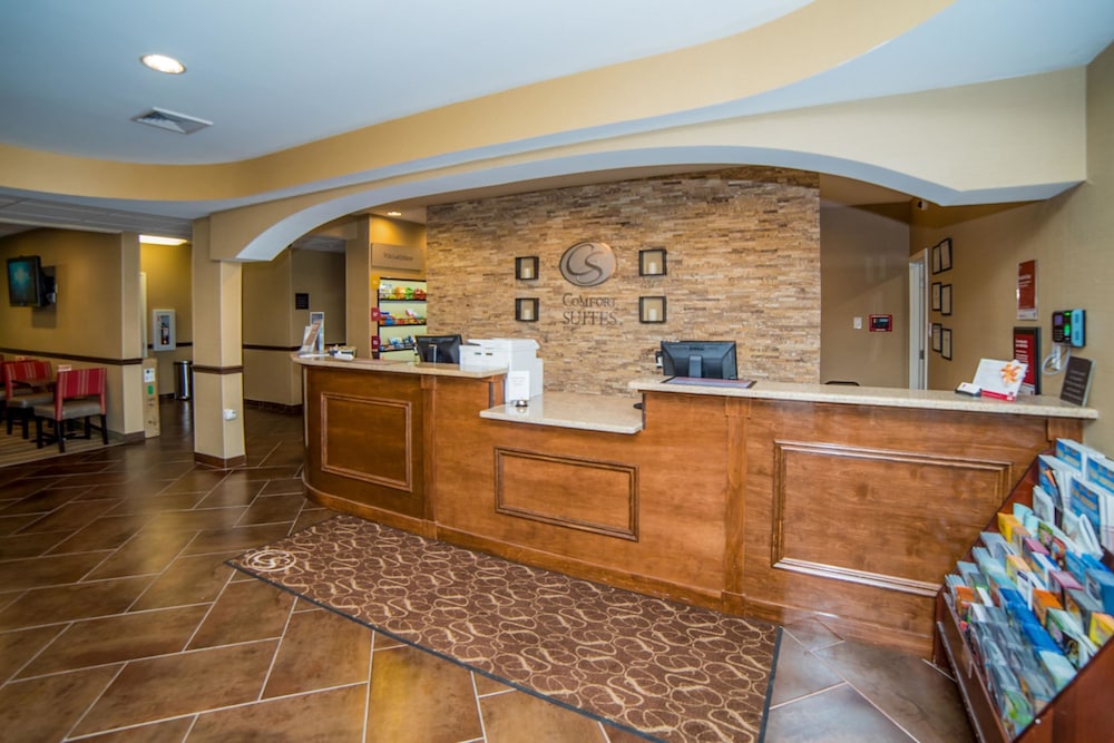 Comfort Suites Atlantic City North 7/36