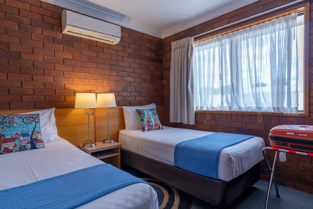 Country Pathfinder Motor Inn 18/47