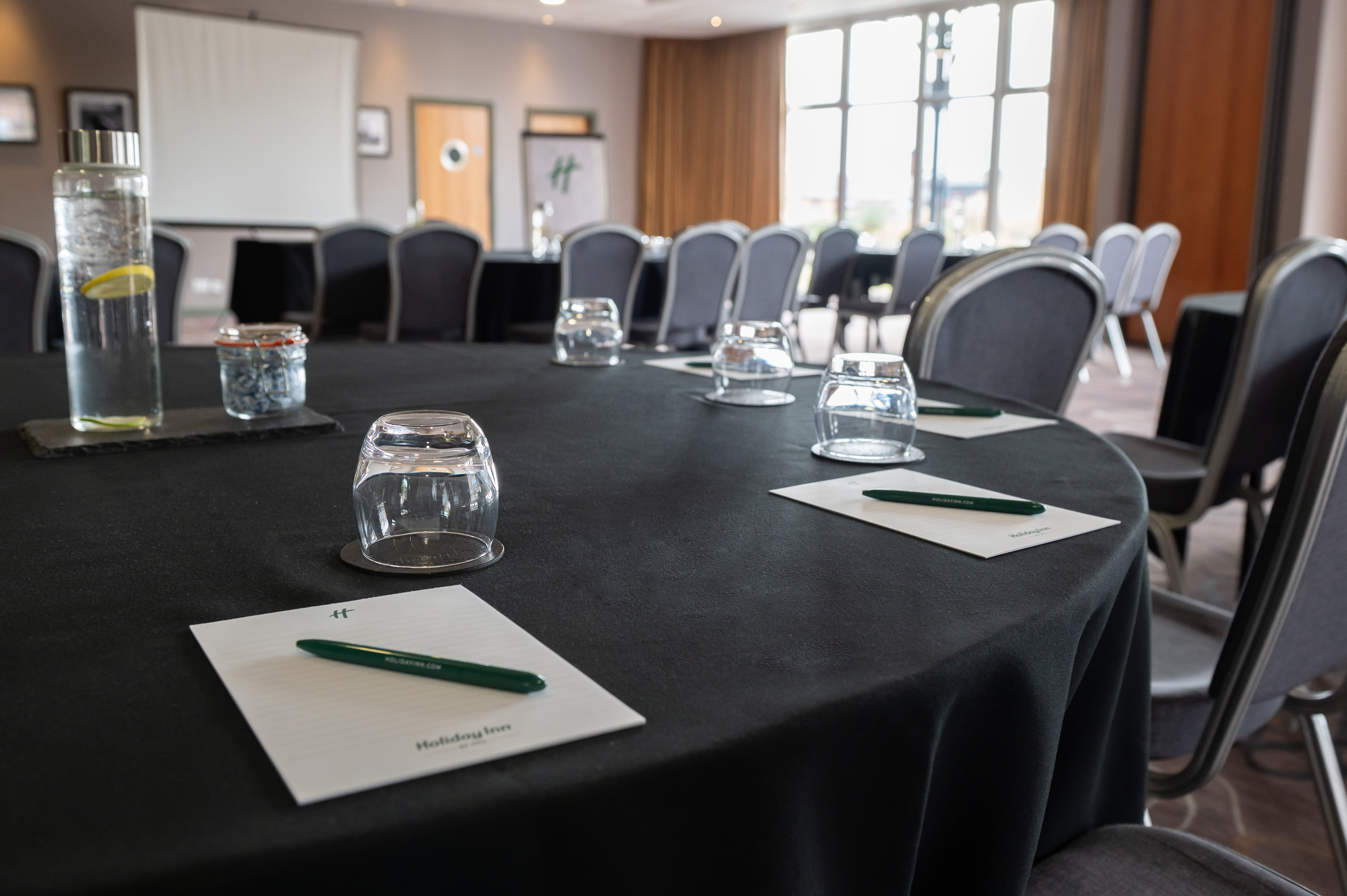 Holiday Inn Ellesmere Port Cheshire Oaks 32/48