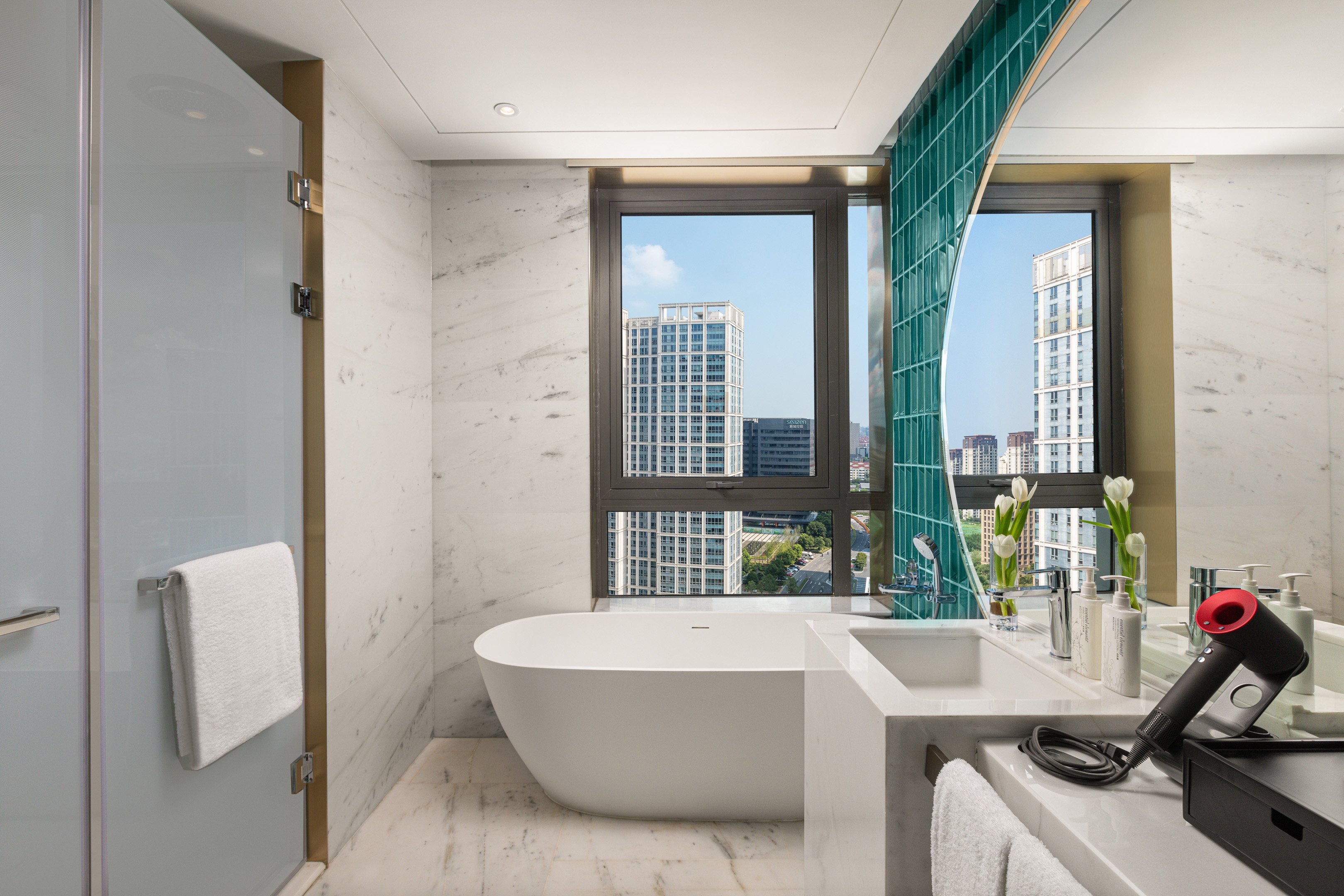 HUALUXE Shanghai Changfeng Park 50/50