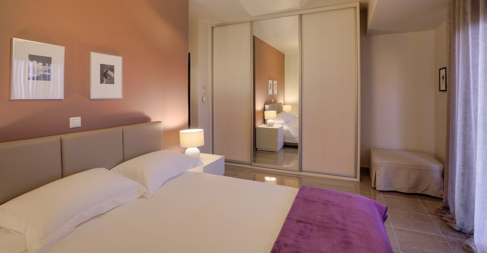 Marini Luxury Apartments And Suites 20/75