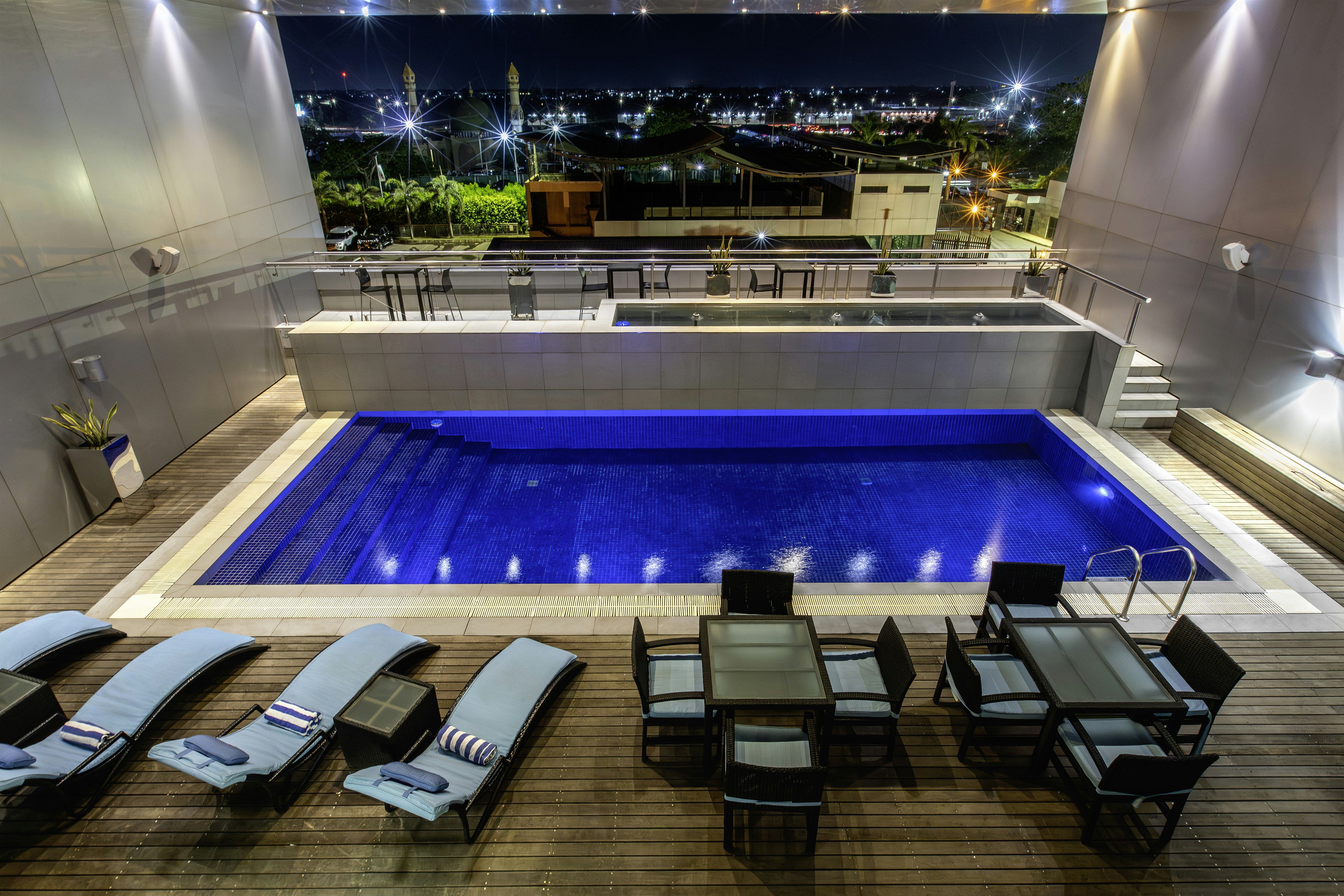 Legend Hotel Lagos Airport Curio Collection By Hilton 33/81