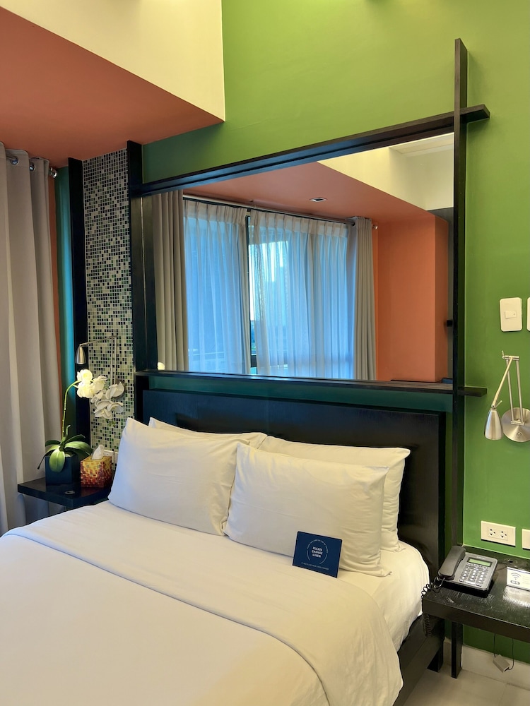 2 BEDROOMS, SUITE