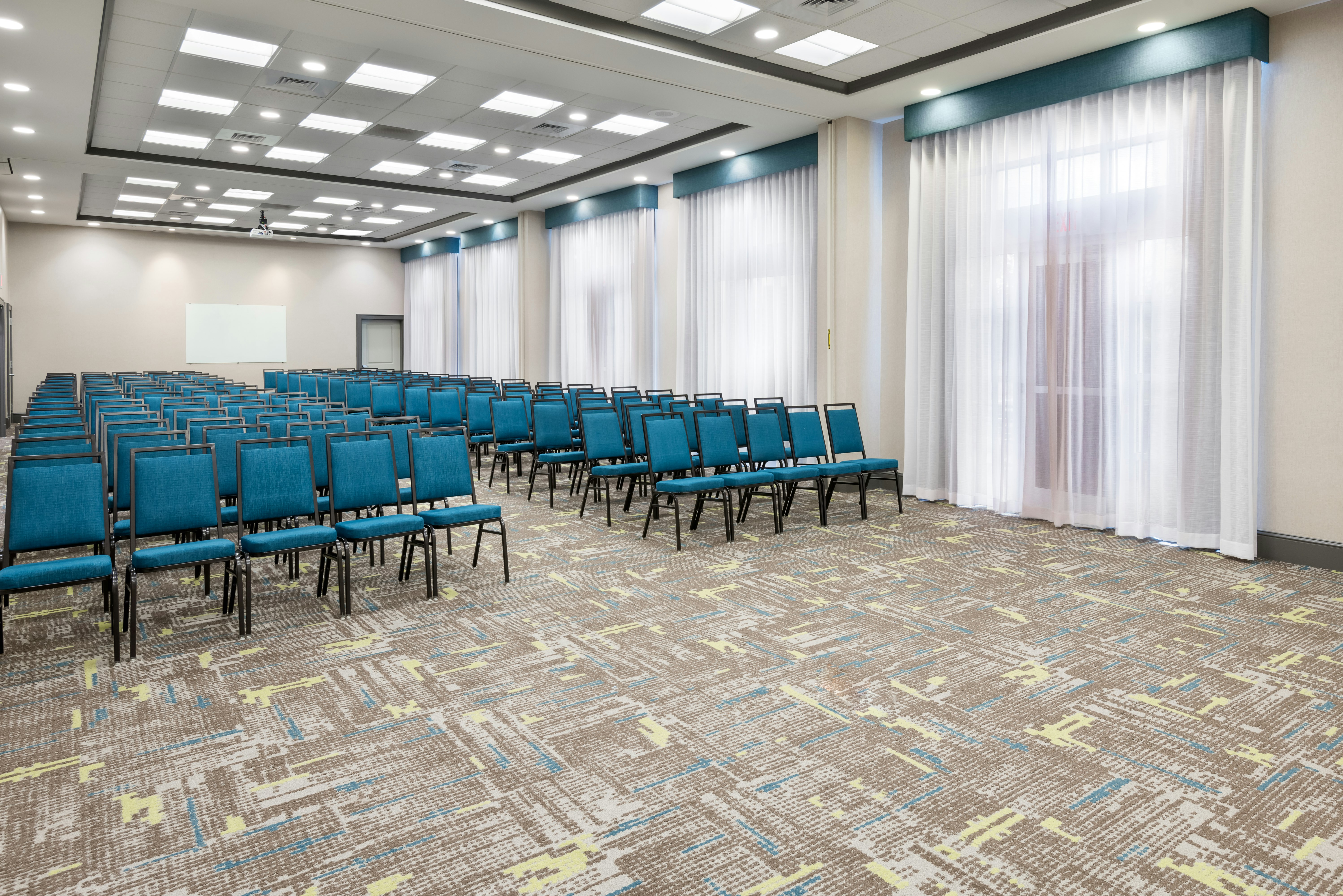 Hampton Inn & Suites Orlando Airport @ Gateway Village FL 57/58