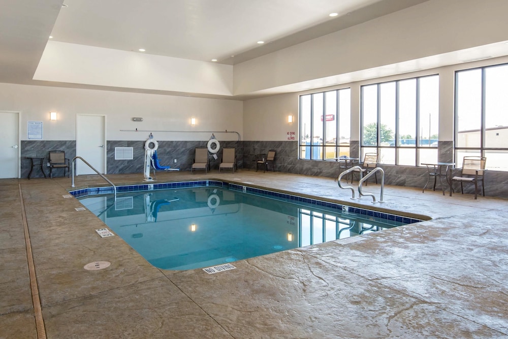 Comfort Inn & Suites Lovington, NM 1/39