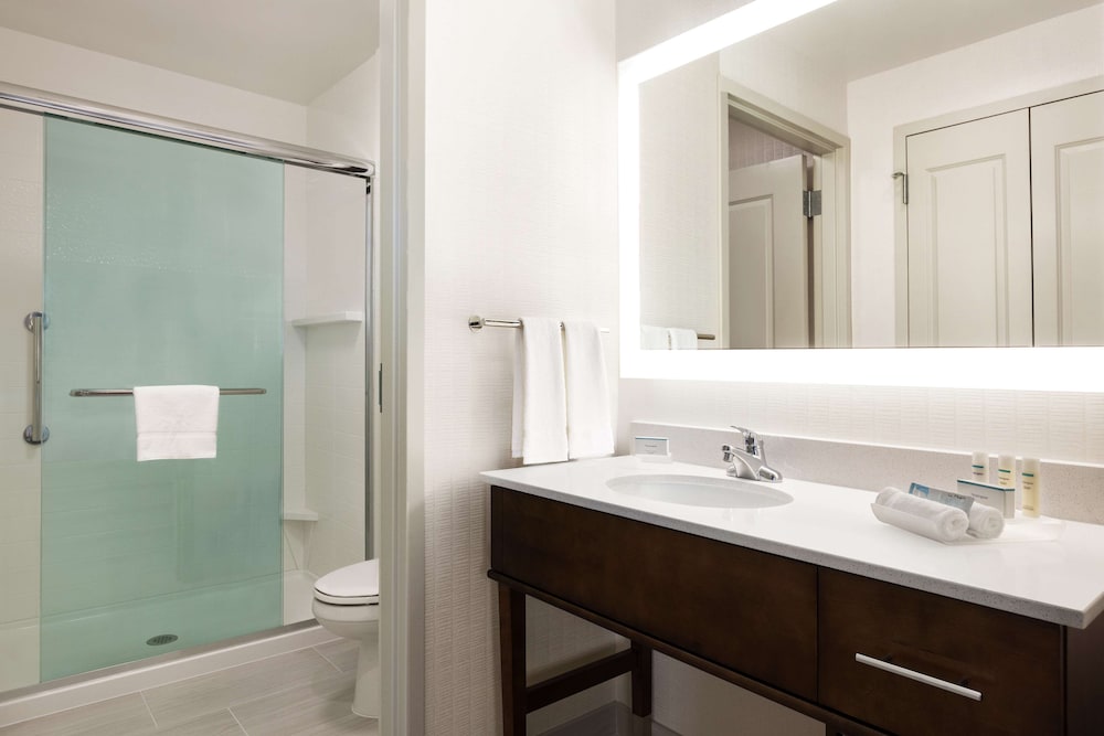 جناح بسرير كينج وسريرين كوين لذوي الإعاقة، Homewood Suites By Hilton Arlington Rosslyn Key Bridge 2/2