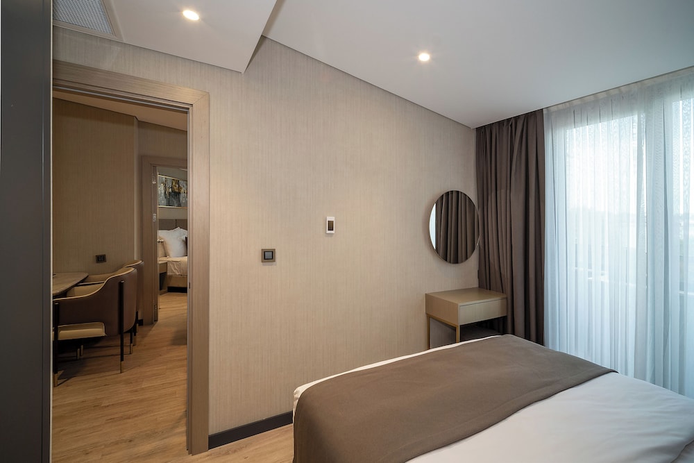 Rayelin Hotel Old Town 12/50