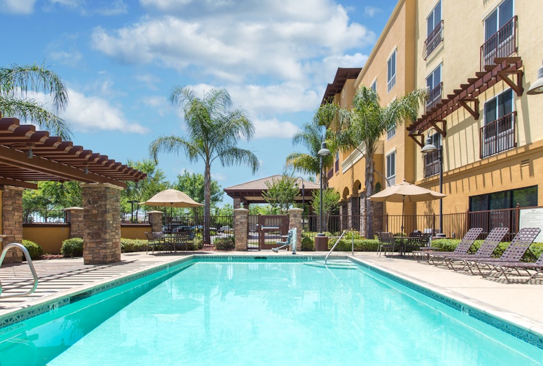 Hampton Inn Suites Lodi 64/65