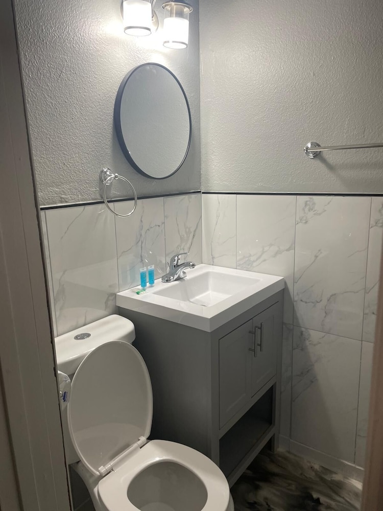 Shamrock Cove Inn 50/50