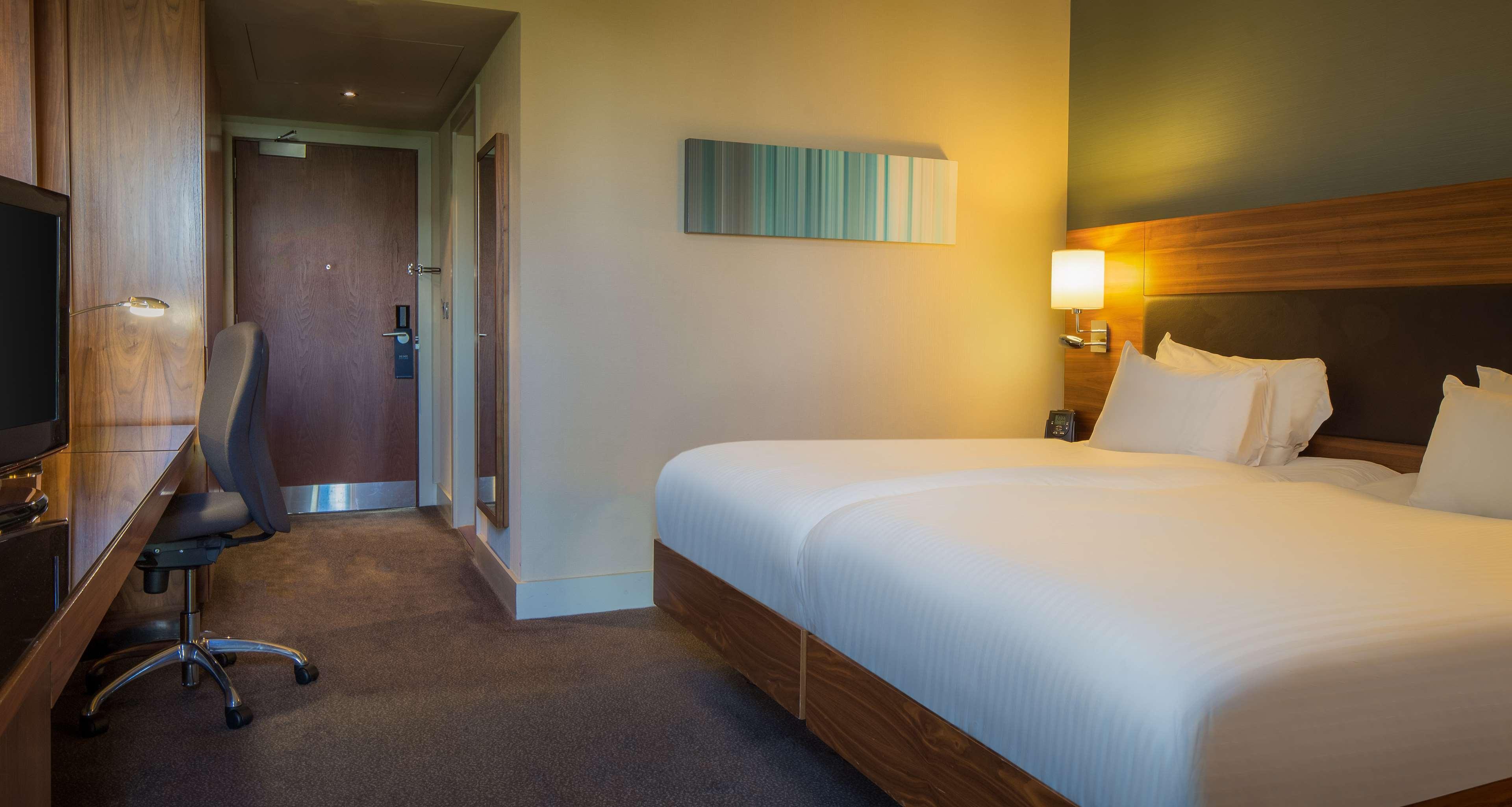 GUEST ROOM, TWIN BEDS