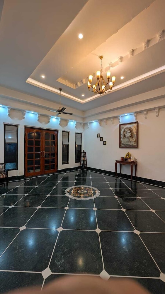 Udai Vilas Palace Bharatpur 2/18