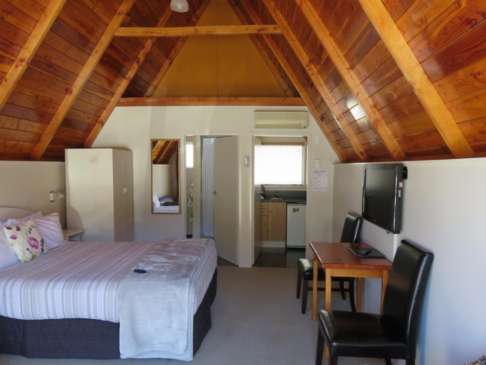 Mountain Chalets Motel 19/53