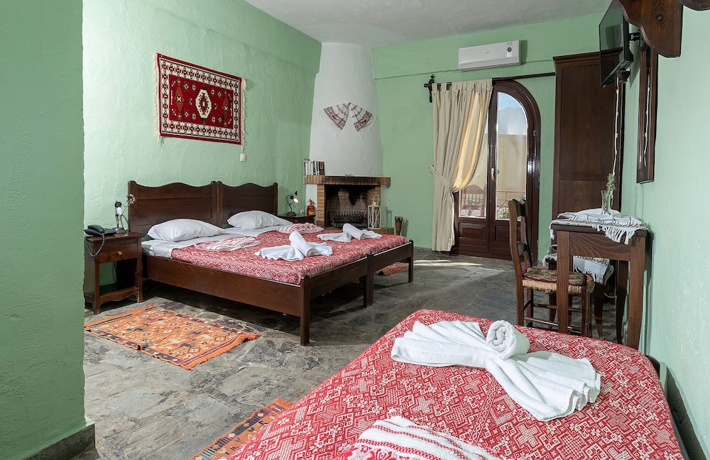 Arolithos Traditional Cretan Village 12/50
