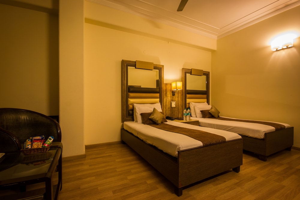 Hotel Suncourt Yatri 7/37
