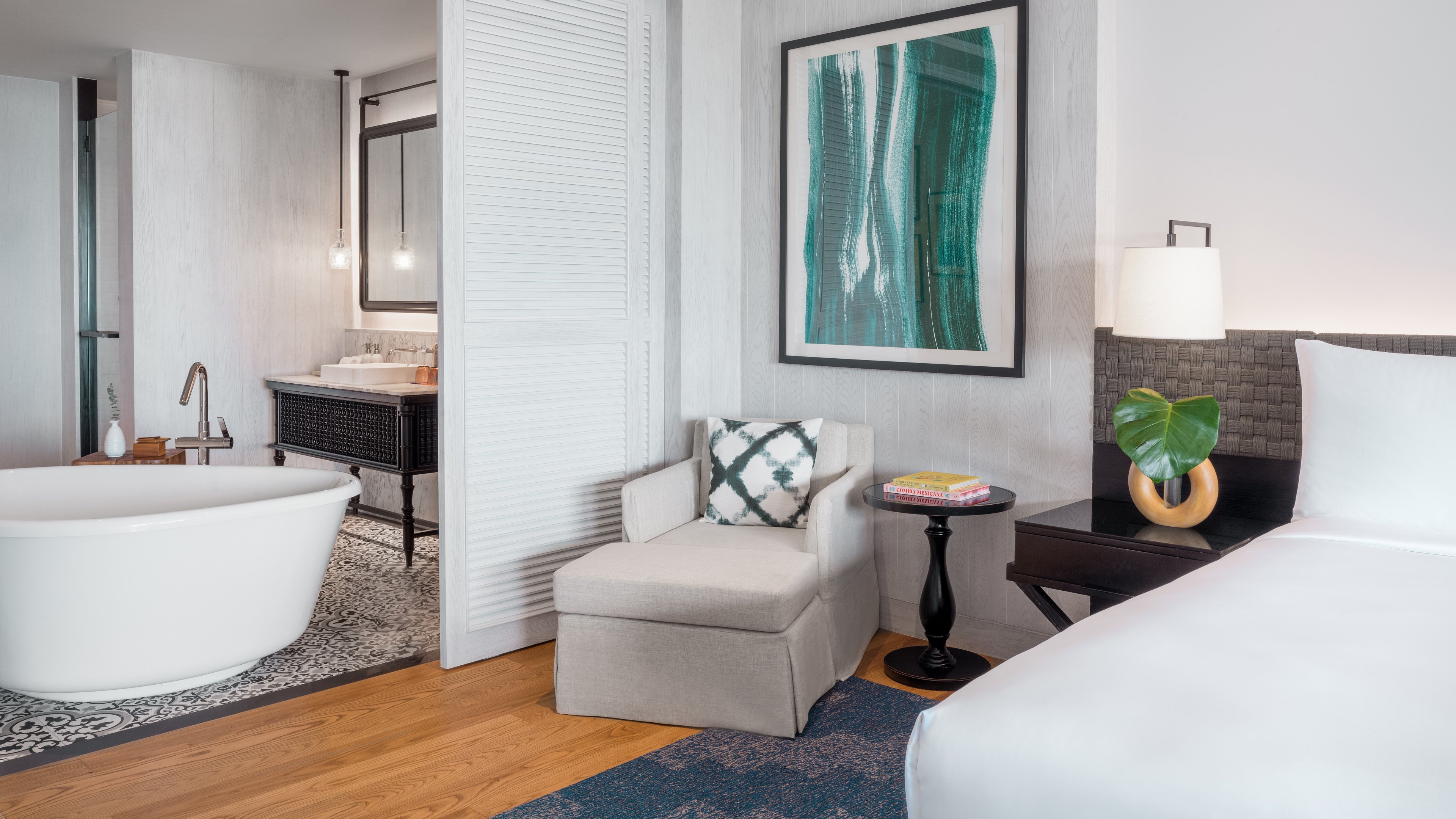 1 Bedroom, Suite, King Bed, Pool Access