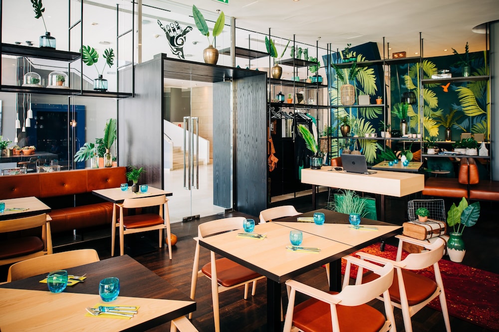 restaurant-cafeteria