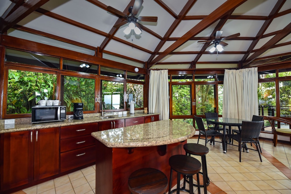 Tulemar Resort 75/77