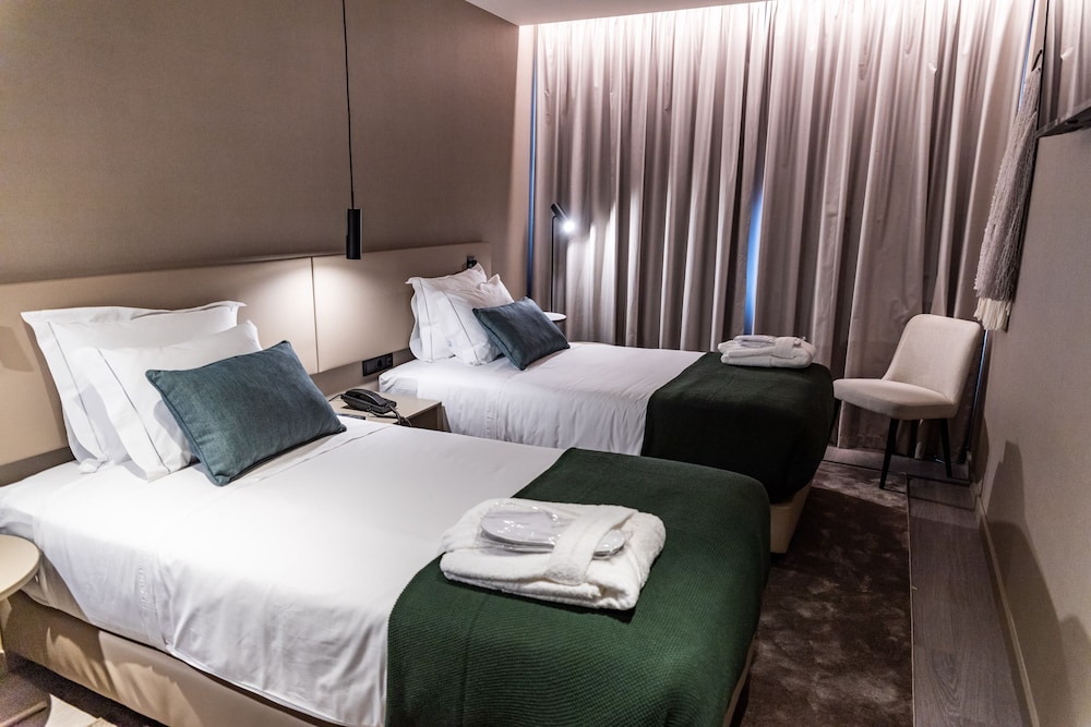 Omid Saldanha Hotel 9/33