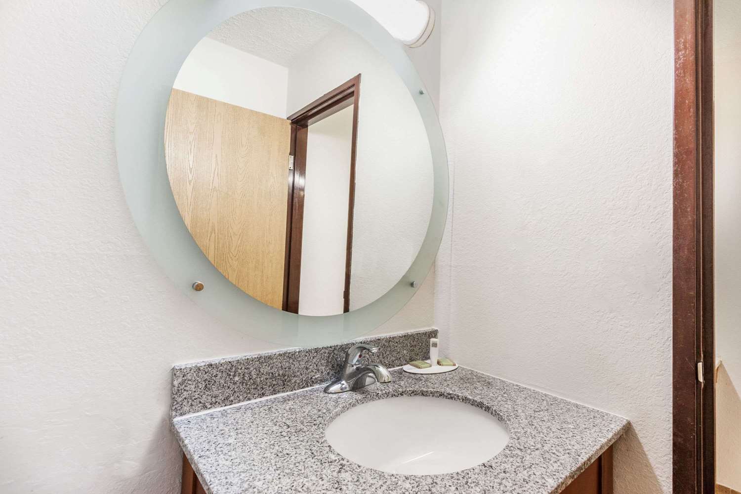 Super 8 By Wyndham Sterling Heights/Detroit Area 9/10