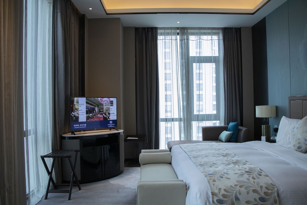 Senior, Suite, King Bed