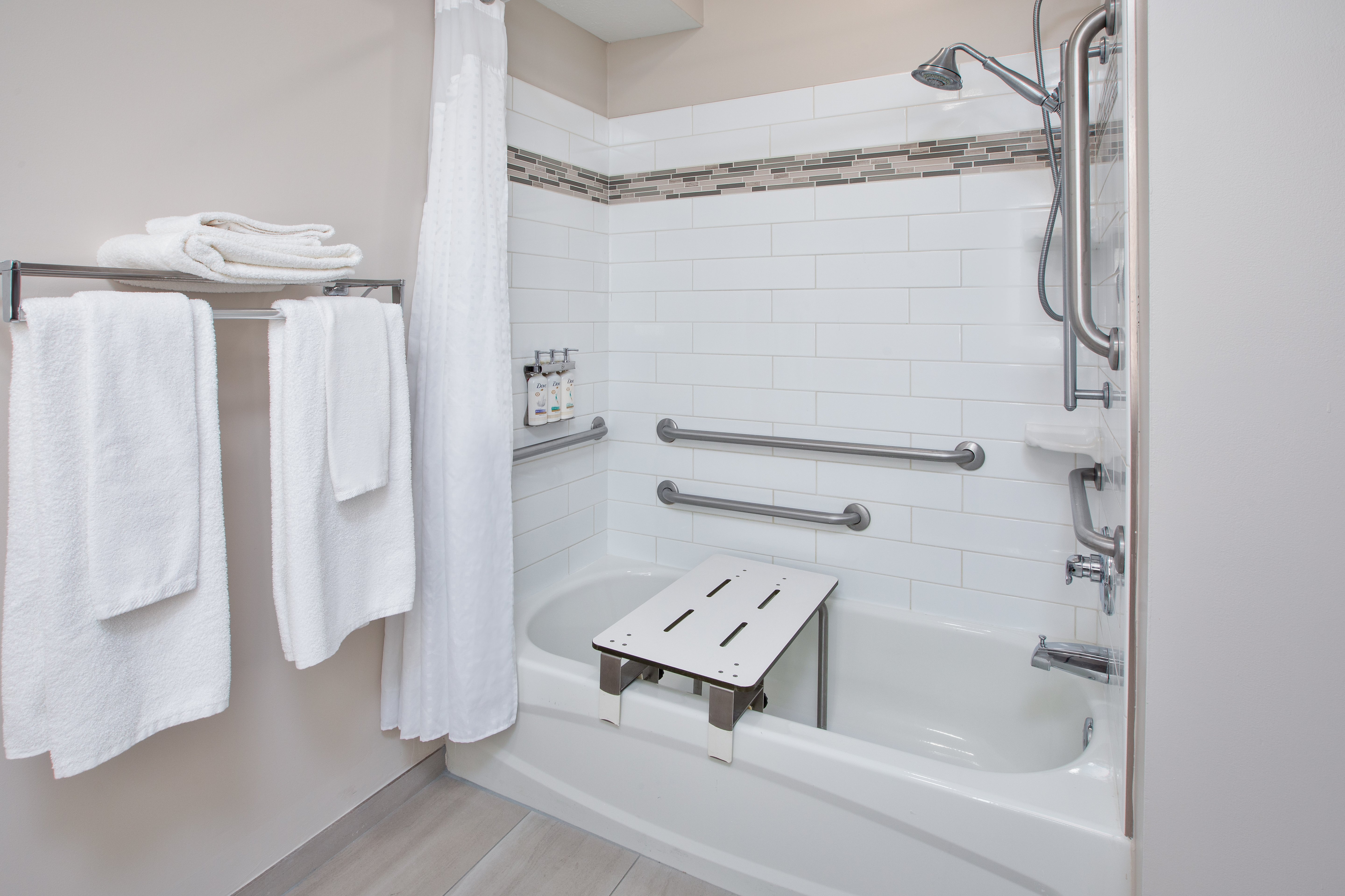 Holiday Inn Express Hotel Suites Kent State University 64/69