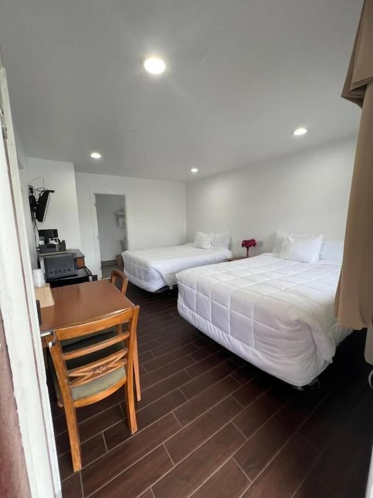 Town and Country Inn 18/50