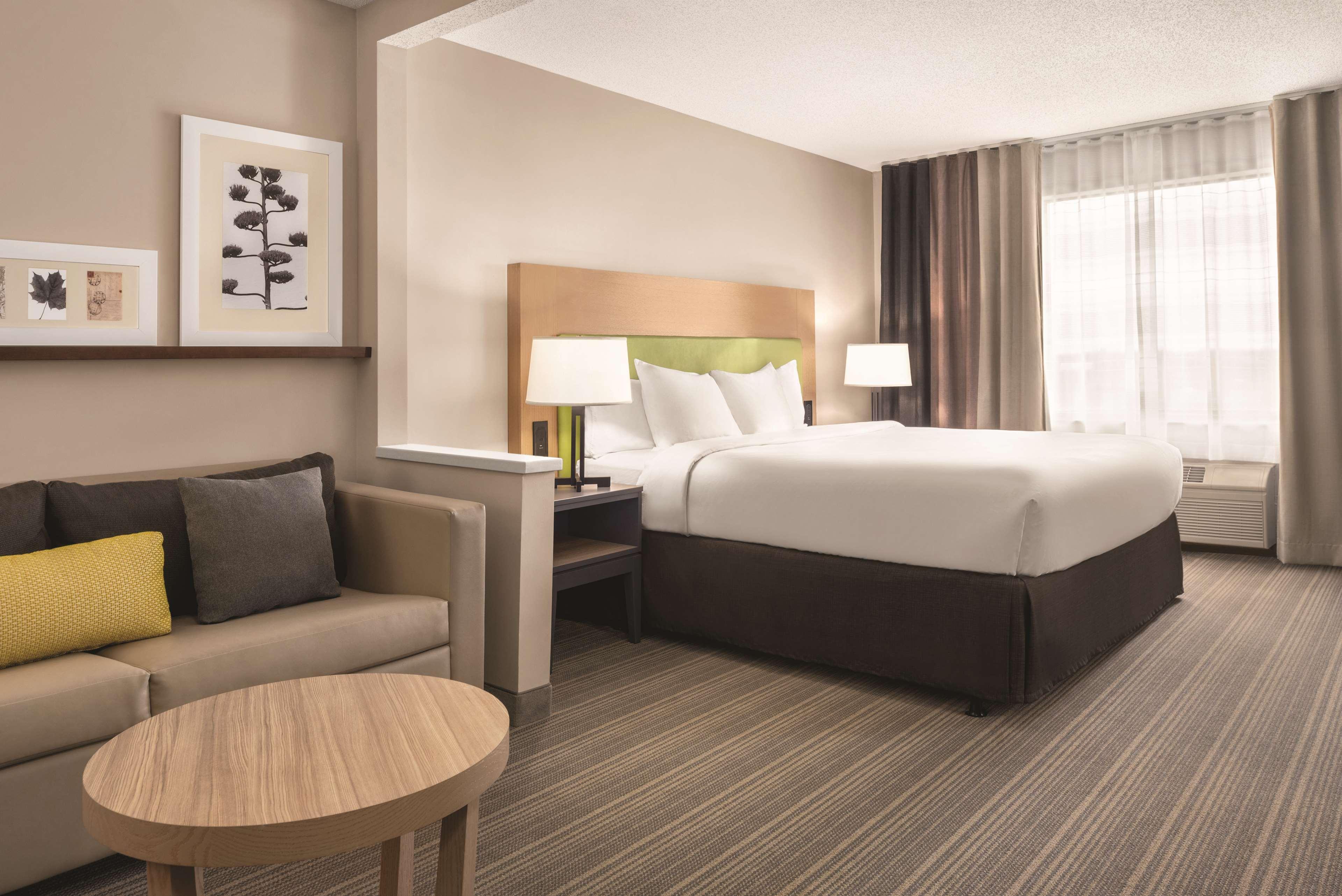 SUITE, KING BED