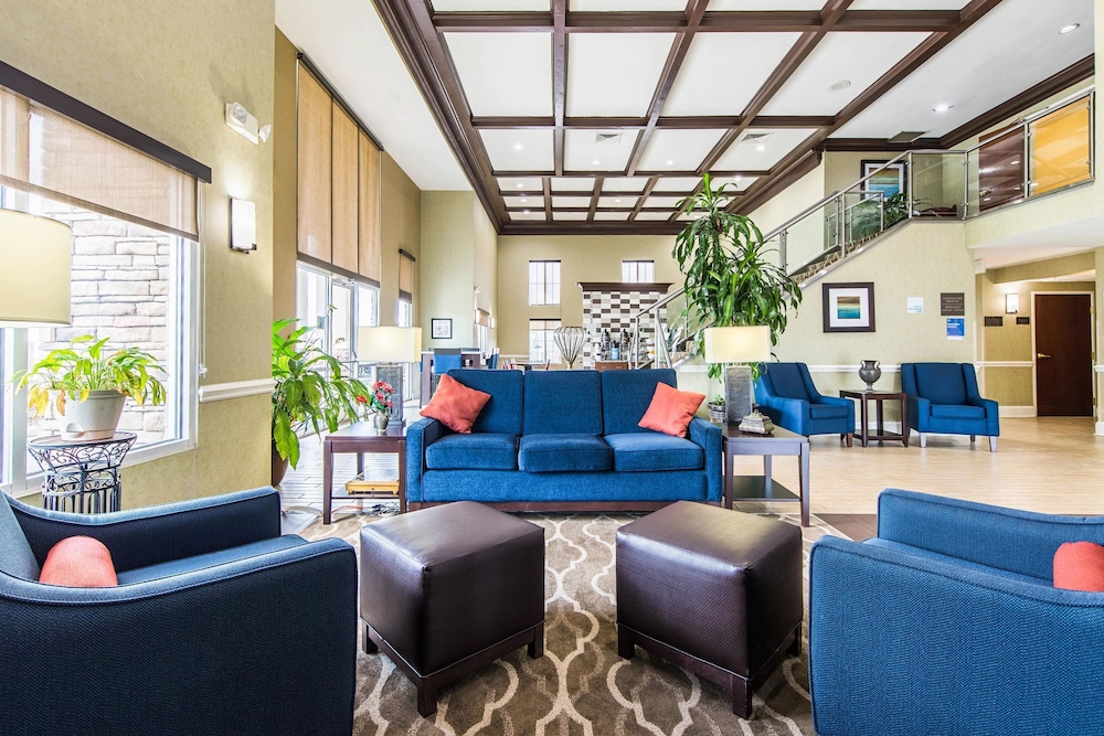 Comfort Inn & Suites Greenwood Near University 42/66