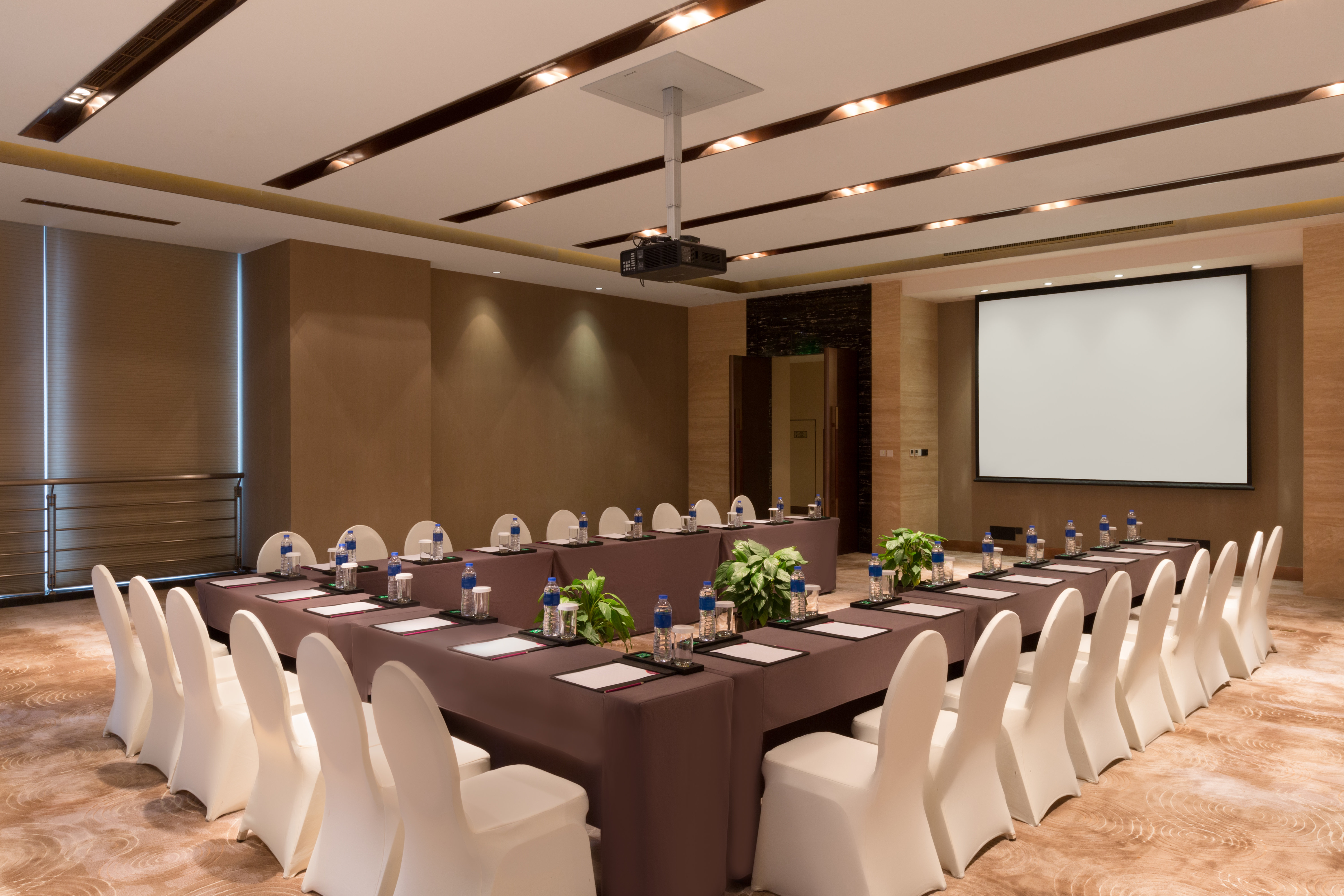 CROWNE PLAZA WUXI TAIHU 64/76