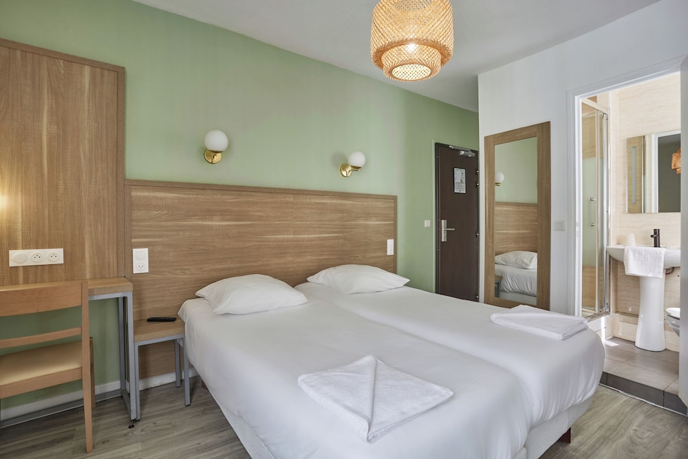 Merryl Hotel 17/43