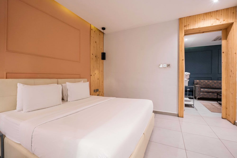 1 BEDROOM, PREMIUM, SUITE