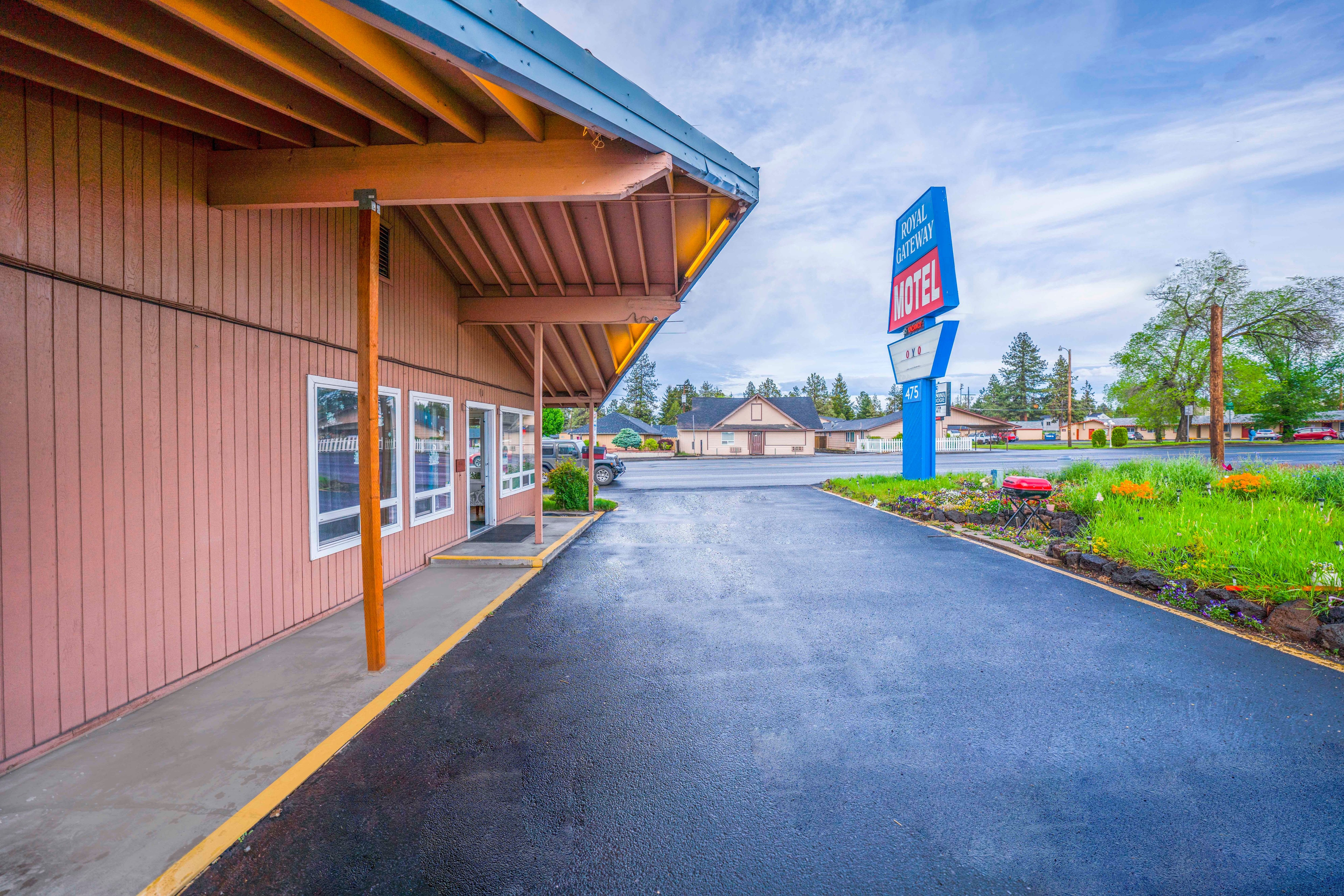 Royal Gateway Motel 10/21
