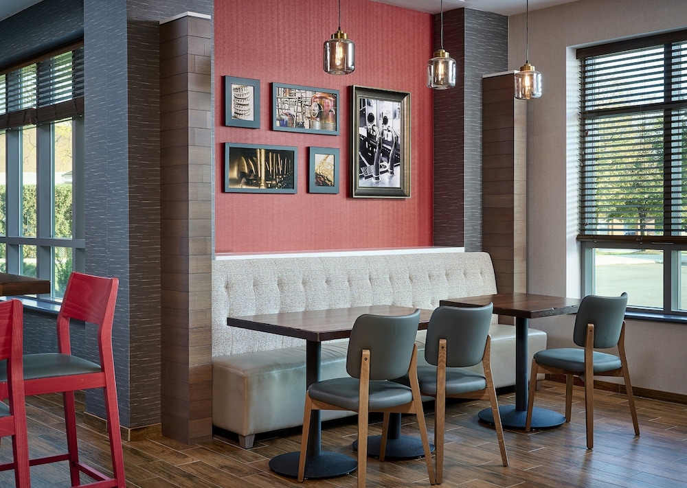 Holiday Inn Hotel Suites Oakville Bronte 44/78