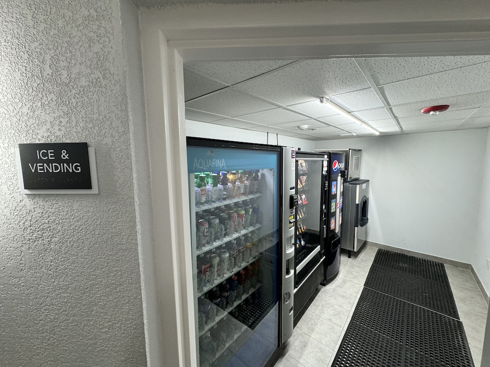 Studio6 Suites East Syracuse, NY - Airport 33/43