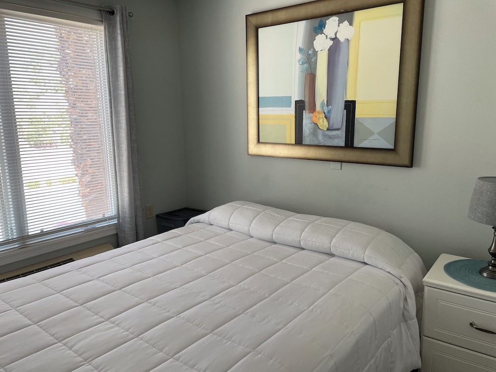 2 Bedrooms, 2 Queen Beds, 2 Bathrooms