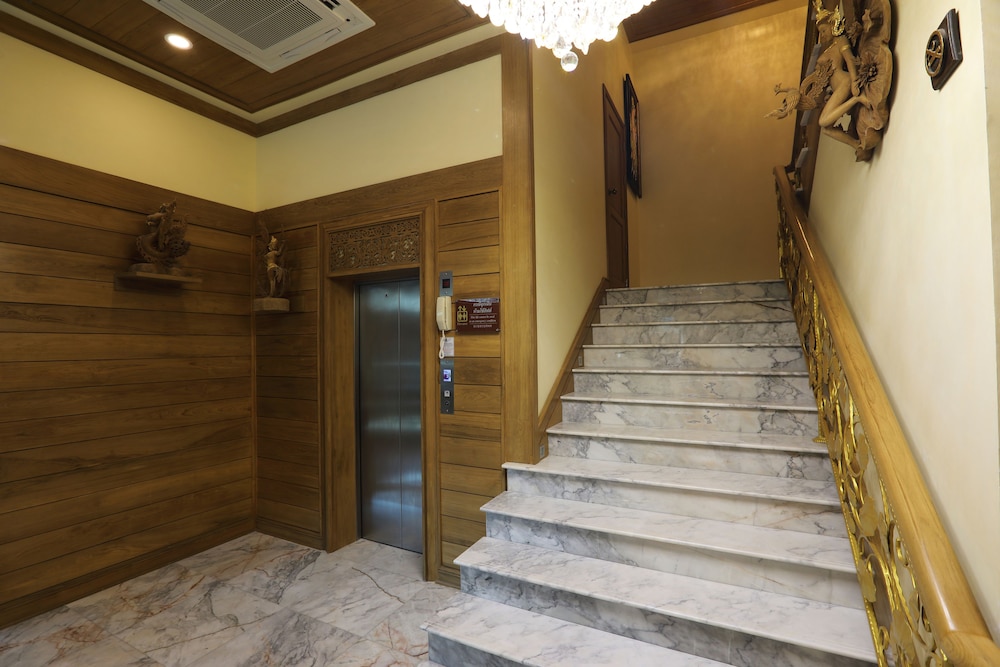 Peak Nimman Prestige Hotel 28/68